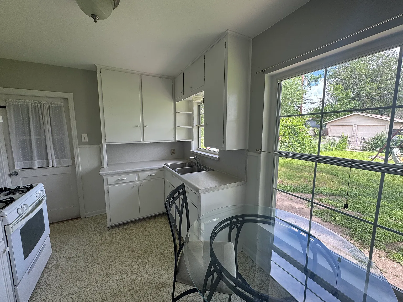 3 bed, 968 sqft, $1,500 — Photo 3