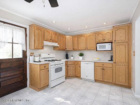 5th image of 29 Maplewood Pl