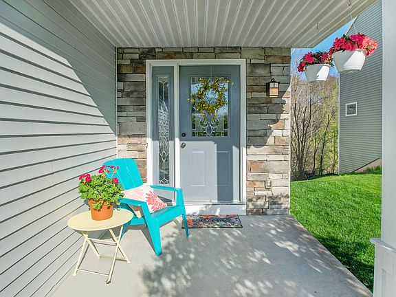 2nd image of 1389 Highland Hill Dr SE
