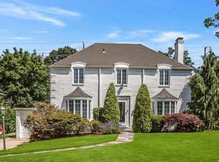 57 Old Mill Rd, Manhasset, NY 11030