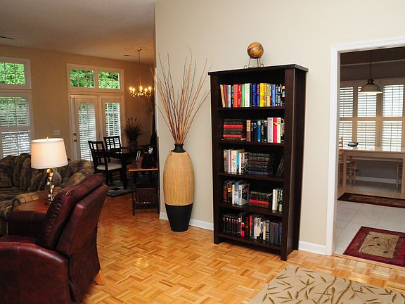 3rd image of 2315 Meadow Gate Dr