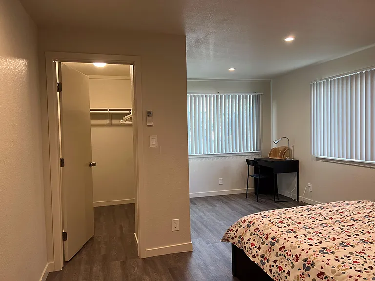 647 E 17th St #103 — Photo 9