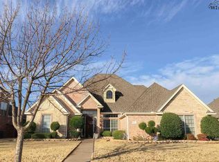 8 Breezewood Ct, Wichita Falls, TX 76308