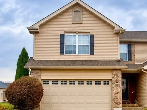 6807 Hampshire Ct, Maryville, IL 62062