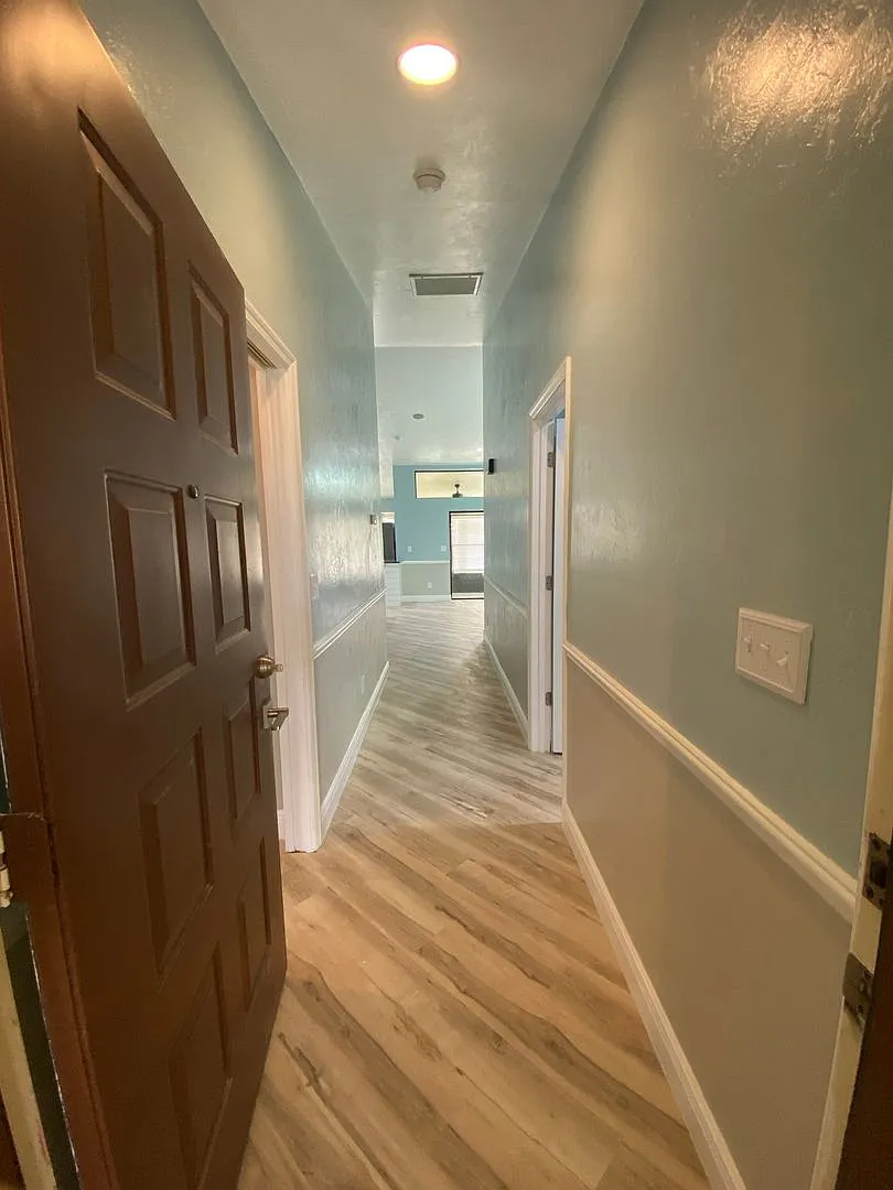 Fully Remodeled Villa In Regent Park — Photo 3