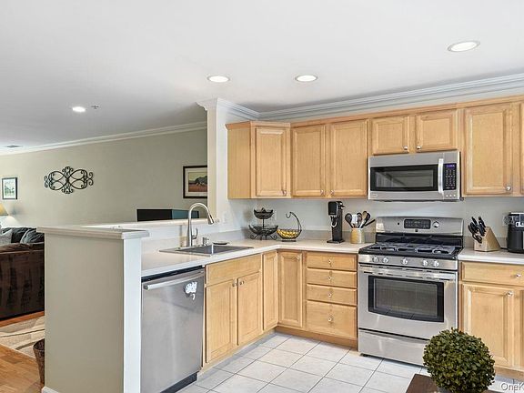 2nd image of 324 Viewpoint Terrace