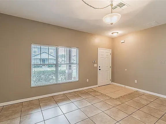 4 bed, 1408 sqft, $2,350 — Photo 3