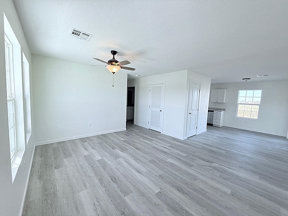 4th image of 3008 Fountain Dr