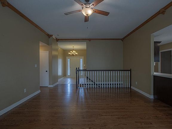 4th image of 19507 E Woodsbury Rd