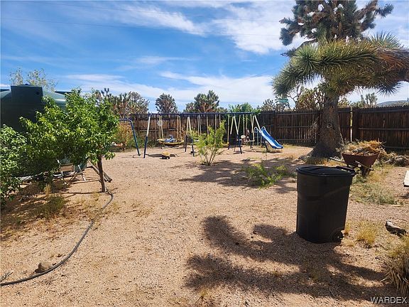 4th image of 26136 N Pear Avenue