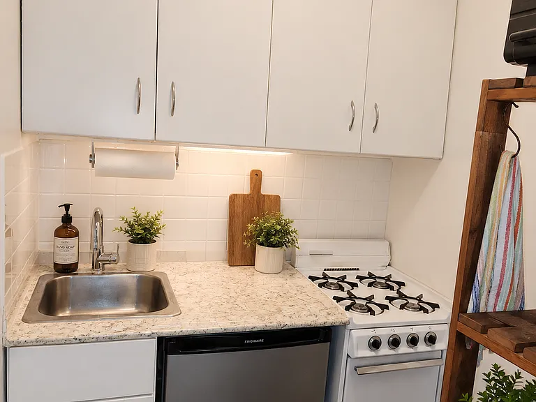 135 E 54th St #7J — Photo 6