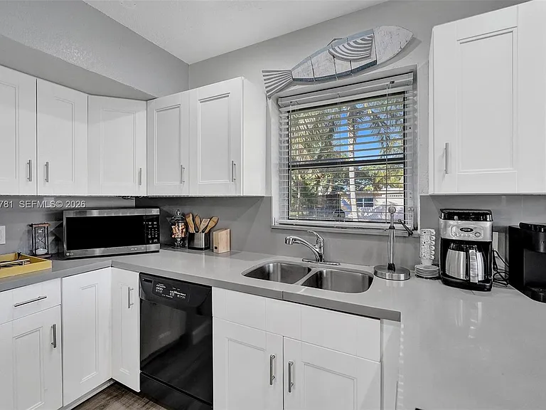 529 NW 8th St — Photo 12