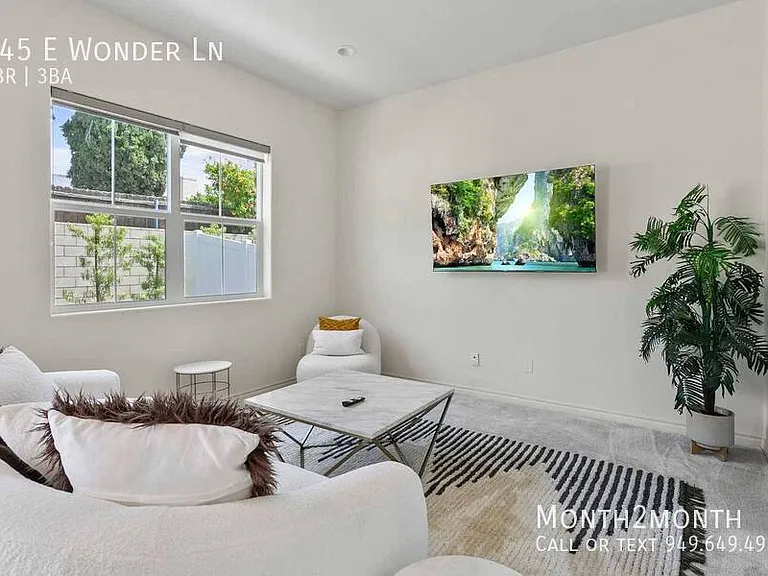945 Wonder Ln — Photo 2