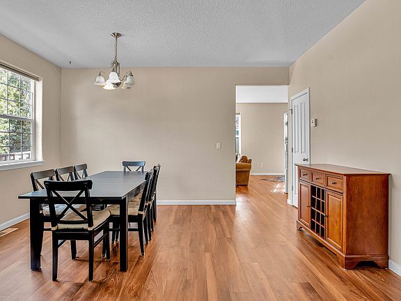 5th image of 8409 NE 62nd St