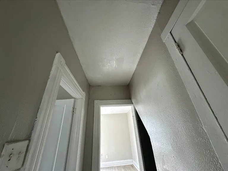 519 Lyndal St — Photo 5