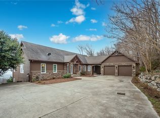 190 Raven Rd, Landrum, SC 29356