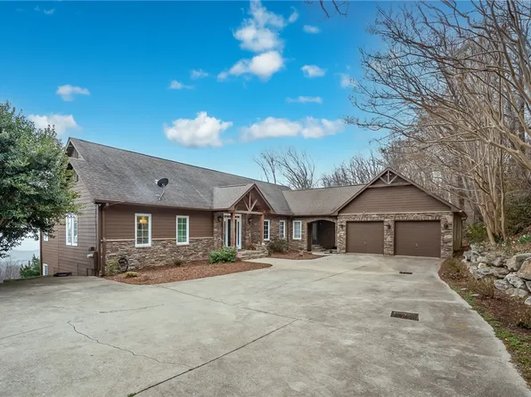 190 Raven Rd, Landrum, SC 29356