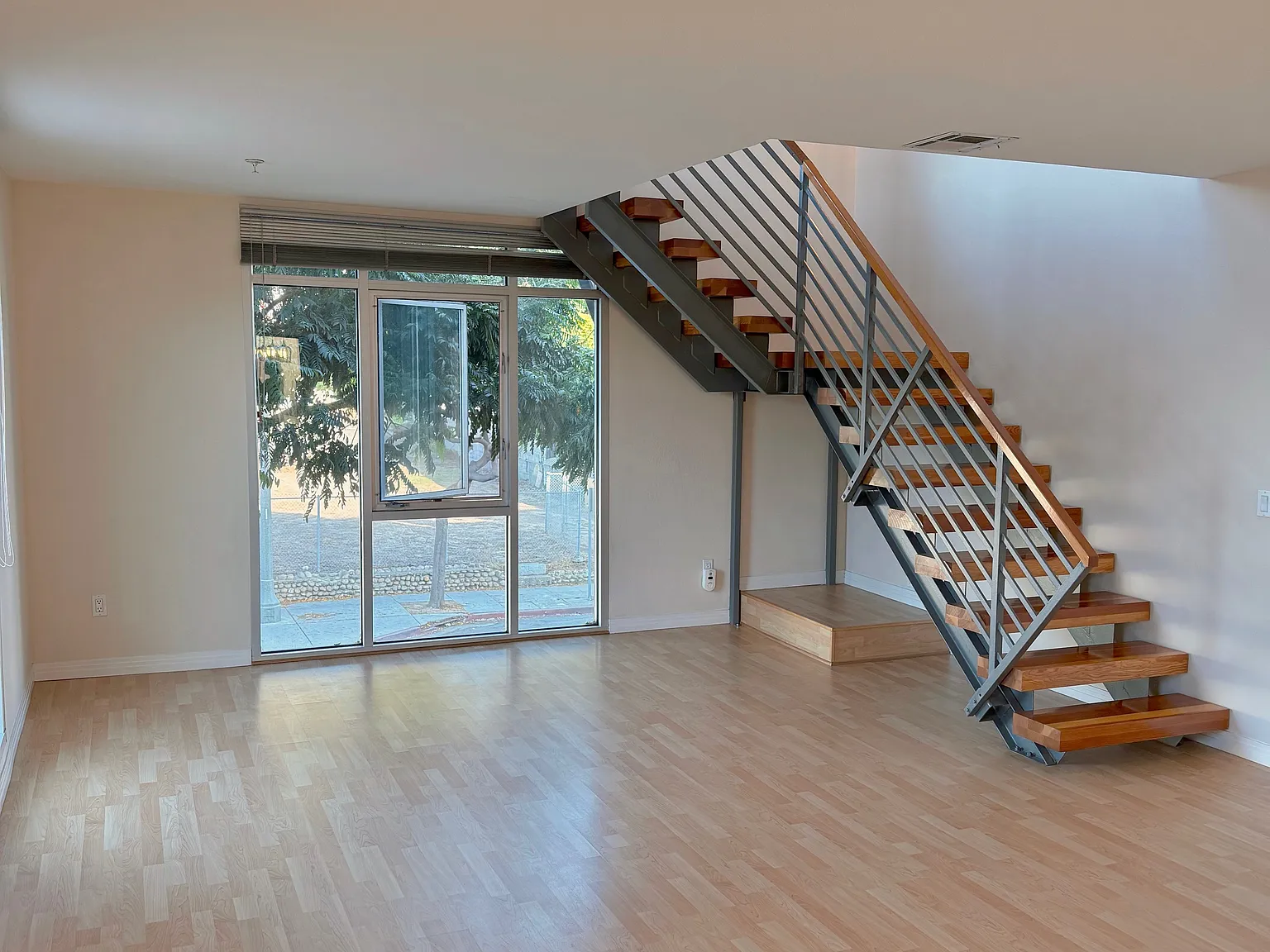 1 bed, 945 sqft, $3,000 — Photo 2