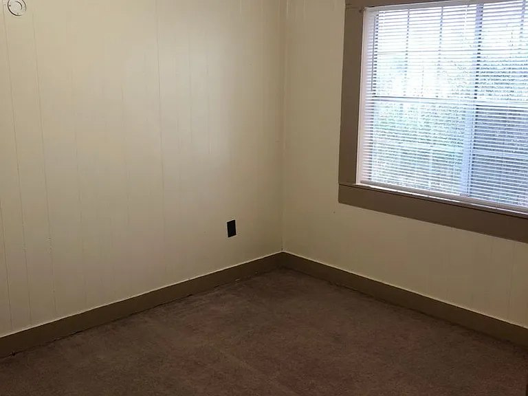 Van Guard Apartments — Photo 14