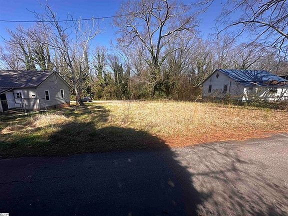 2nd image of 912 Pickens St