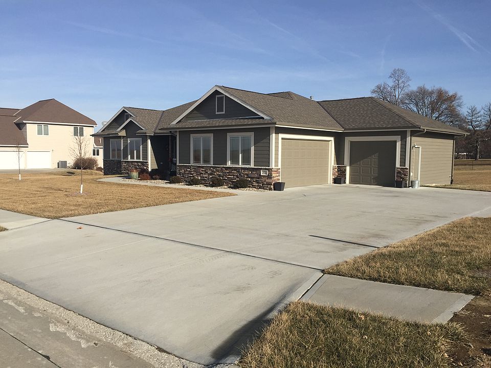 1st image of 45 Westridge Dr