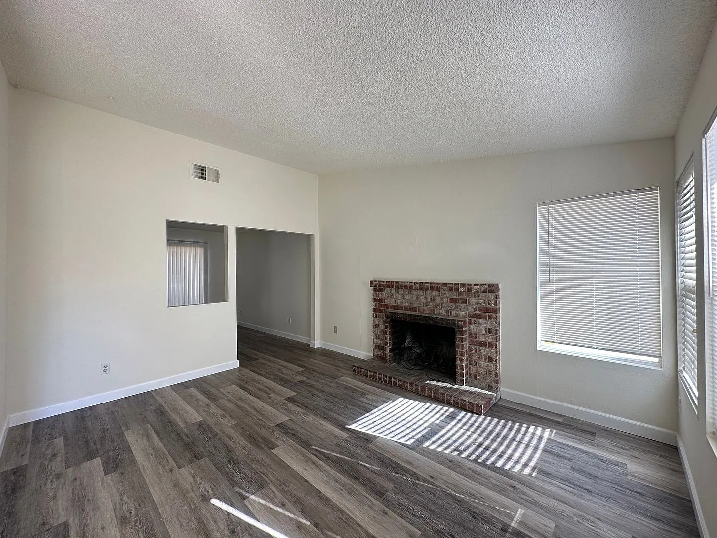 4 Bedroom Near Delta Shores — Photo 4