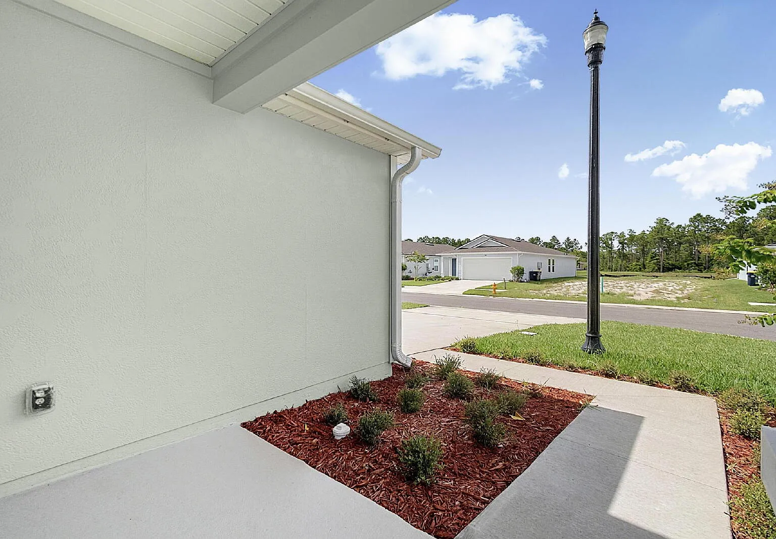 3 bed, 2.0 bath, 1400 sqft, $1,995 — Photo 3
