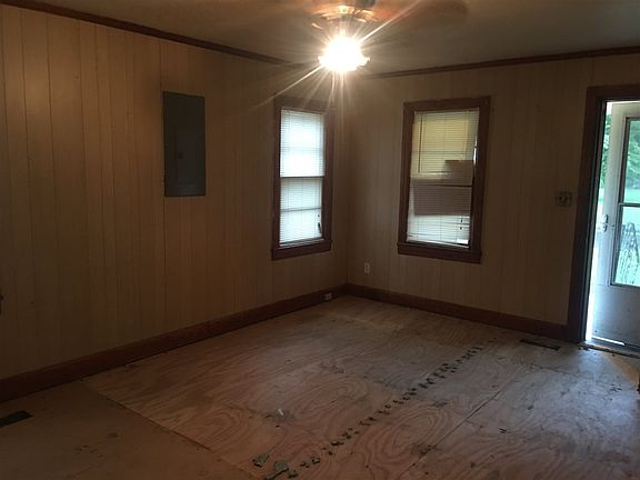 3rd image of 1616 Shelby Dr