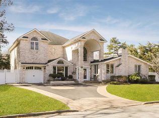7 Cedar Crest Dr, Dix Hills, NY 11746
