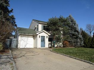 55 Flamingo Rd, Levittown, NY 11756
