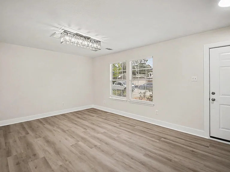 431 Laurel Timbers Dr — Photo 3