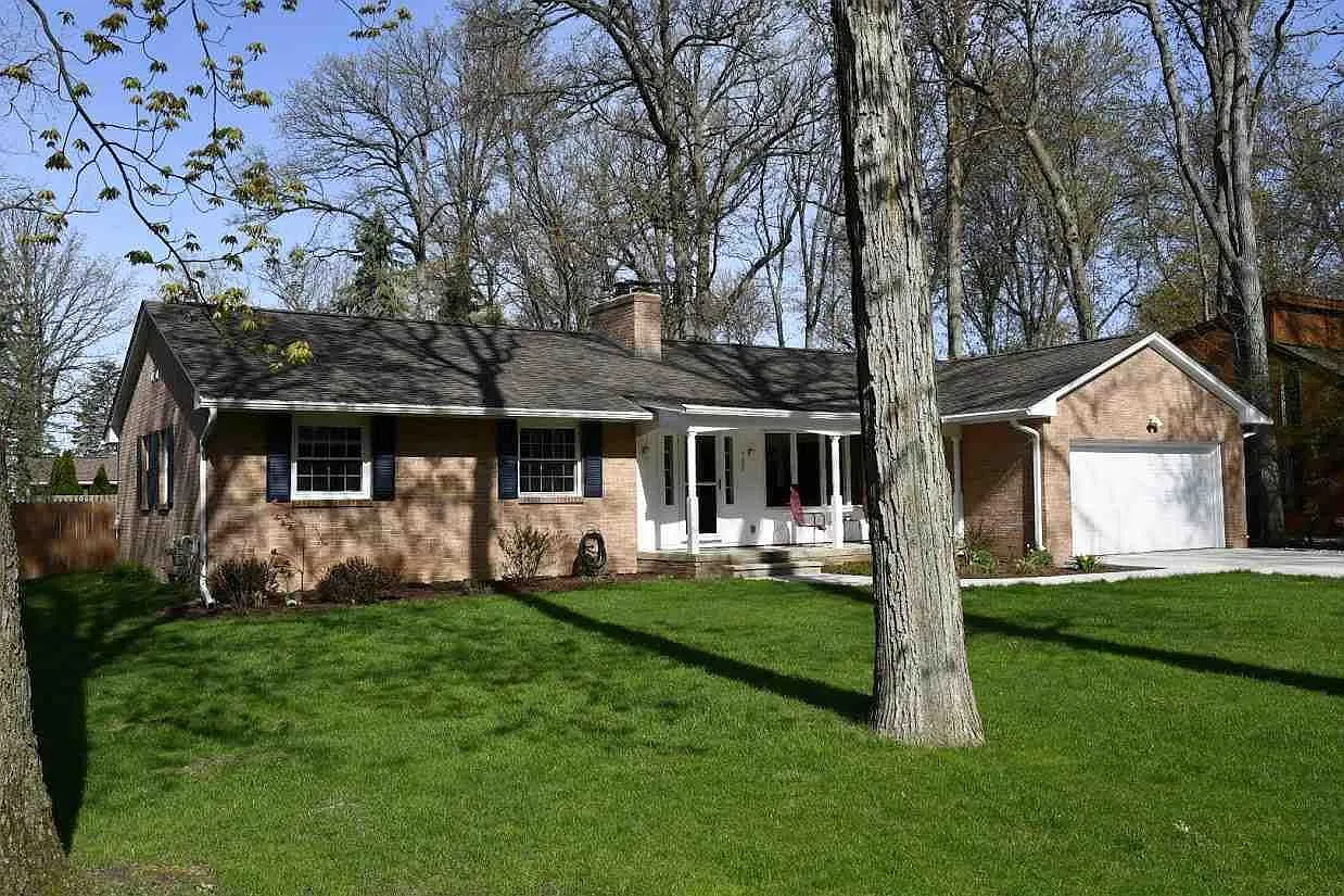 4688 Elm Dr photo 1