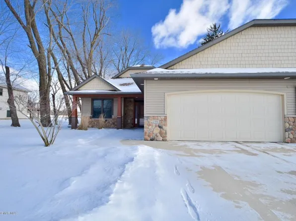 198 Highlands Ave, Zumbrota, MN 55992