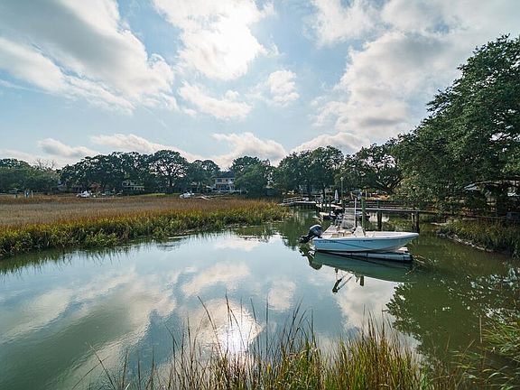 4th image of 147 Oyster Point Row