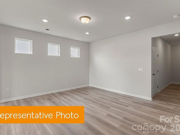 5th image of 6424 Starfall Way