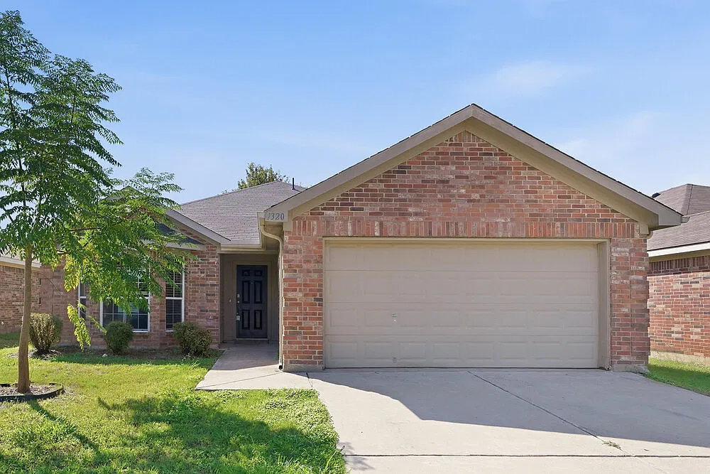 3 bed, 2.0 bath, 1525 sqft, $2,010 — Photo 1