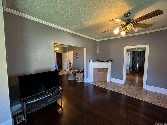 4th image of 903 Vine St
