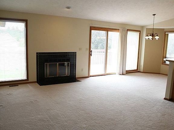 2nd image of 3827 S Alder Dr