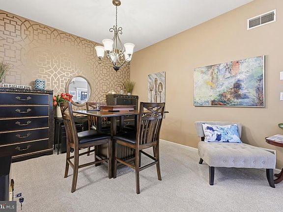 4th image of 514 Waterside Cir