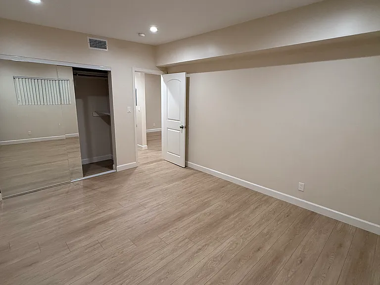 378 W Wilson Ave — Photo 9