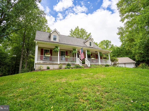 84 Cottonwood Ln, Hedgesville, WV 25427