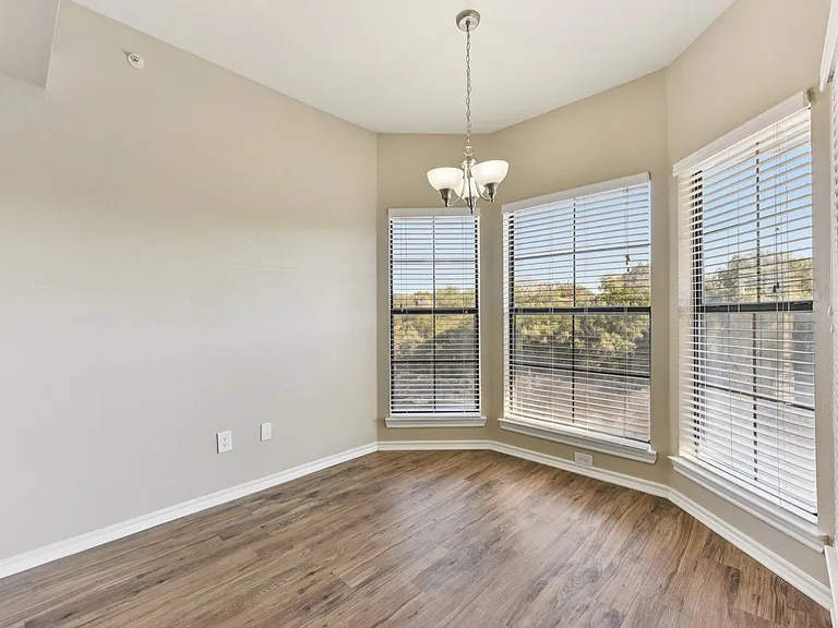 Waters Edge Apartment Homes — Photo 144