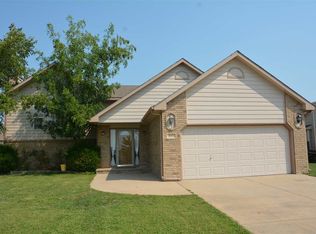 412 E Woodfield Ave, Mulvane, KS 67110