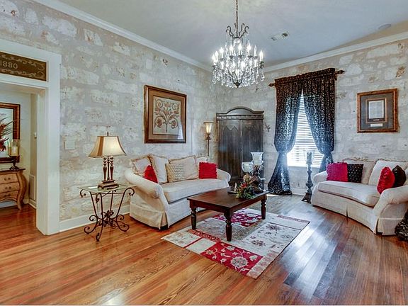 3rd image of 803 N Llano St