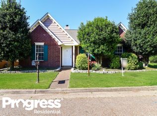 8420 Palm Springs Dr, Cordova, TN 38016