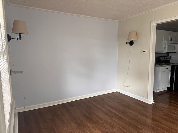 2nd image of 654 Barton Ave
