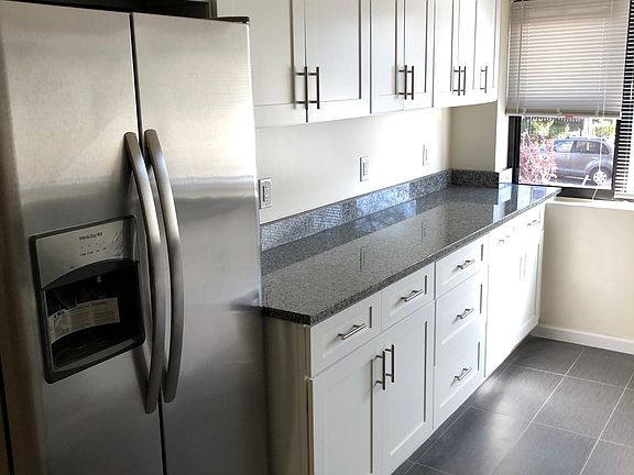 3rd image of 121 S Munn Ave #1L