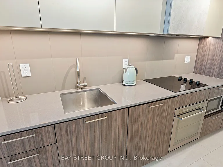 19 Western Battery Rd #3301 — Photo 12