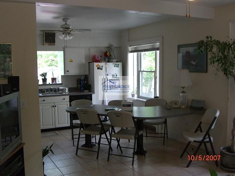 2nd image of 17 Mount Vernon St #A