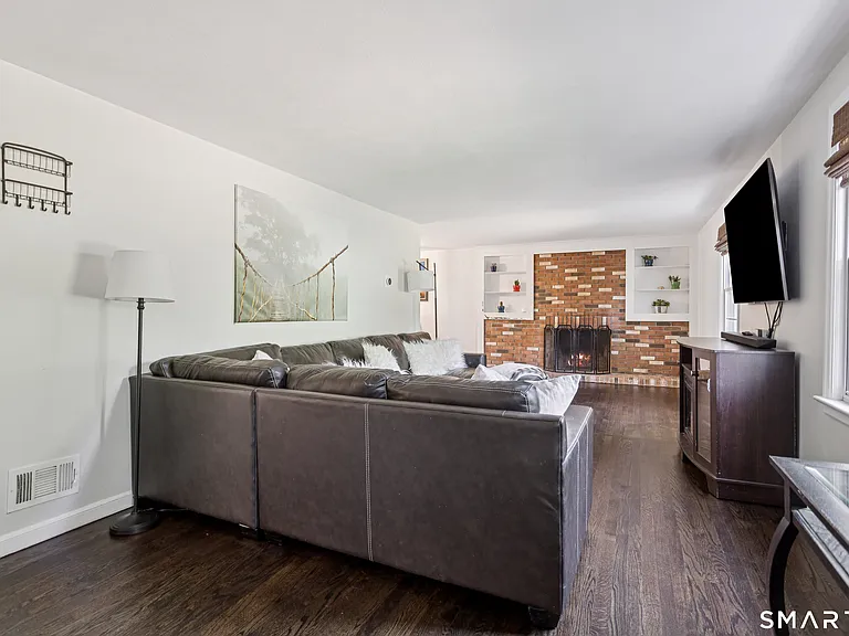 111 Mill Hill Rd — Photo 8